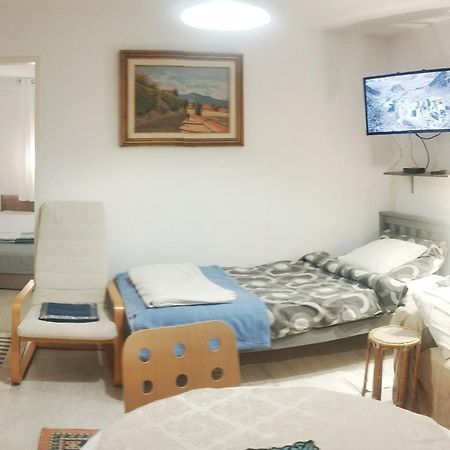 B&B Family Basement Apartment, Breakfast, Free Parking, 5Km From Tulln Chorherrn Exterior foto